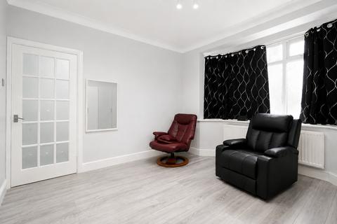 4 bedroom semi-detached house to rent, Greenstead Avenue, Woodford Green,  IG8