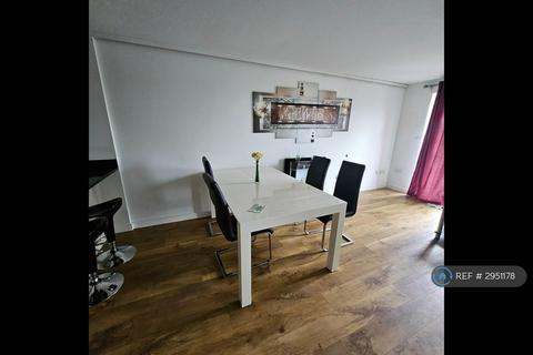 2 bedroom flat to rent, Kensington House, West Drayton, UB7