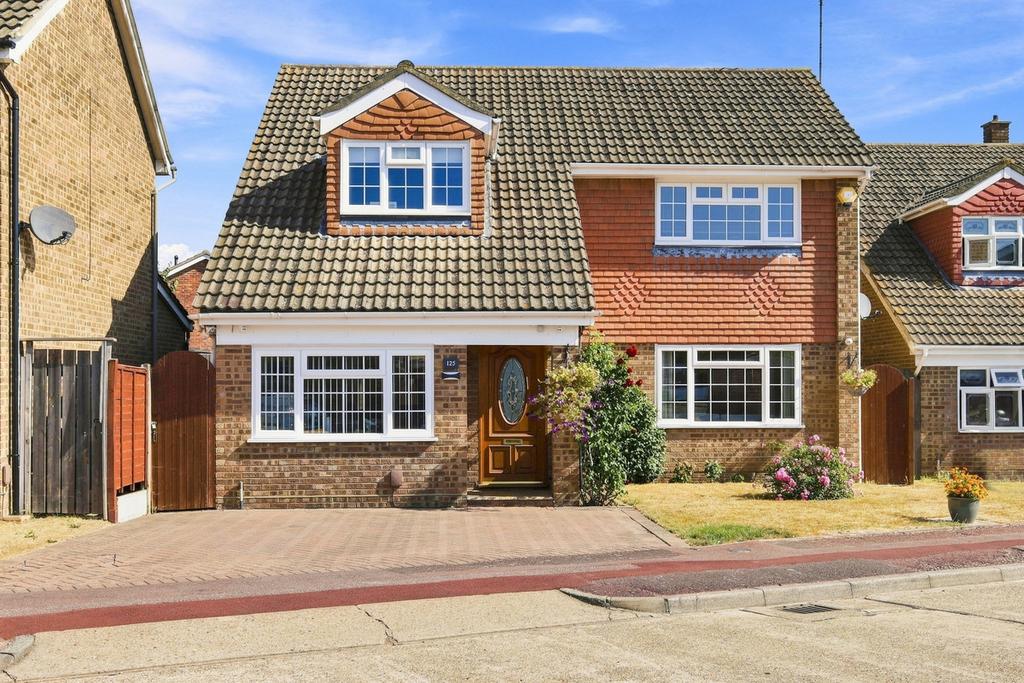4 bedroom detached house for sale in Leigh-on-sea on OnTheMarket