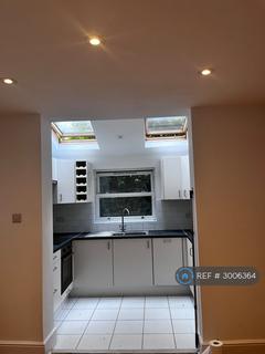 2 bedroom flat to rent, East End Road, London, N2