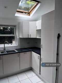 2 bedroom flat to rent, East End Road, London, N2