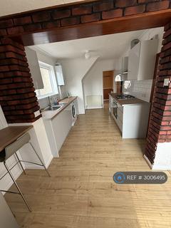 3 bedroom semi-detached house to rent, Coronation Drive, Hornchurch, RM12