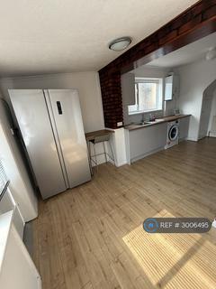 3 bedroom semi-detached house to rent, Coronation Drive, Hornchurch, RM12