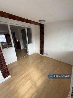 3 bedroom semi-detached house to rent, Coronation Drive, Hornchurch, RM12