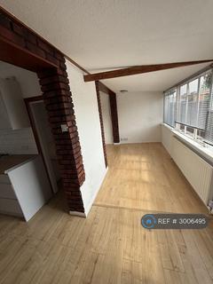 3 bedroom semi-detached house to rent, Coronation Drive, Hornchurch, RM12