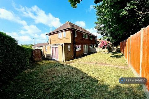 3 bedroom semi-detached house to rent, Sandringham Drive, Leeds, LS17