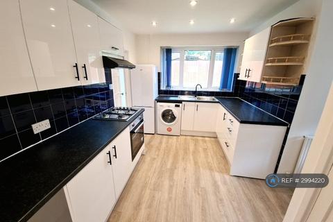 3 bedroom semi-detached house to rent, Sandringham Drive, Leeds, LS17
