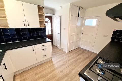 3 bedroom semi-detached house to rent, Sandringham Drive, Leeds, LS17