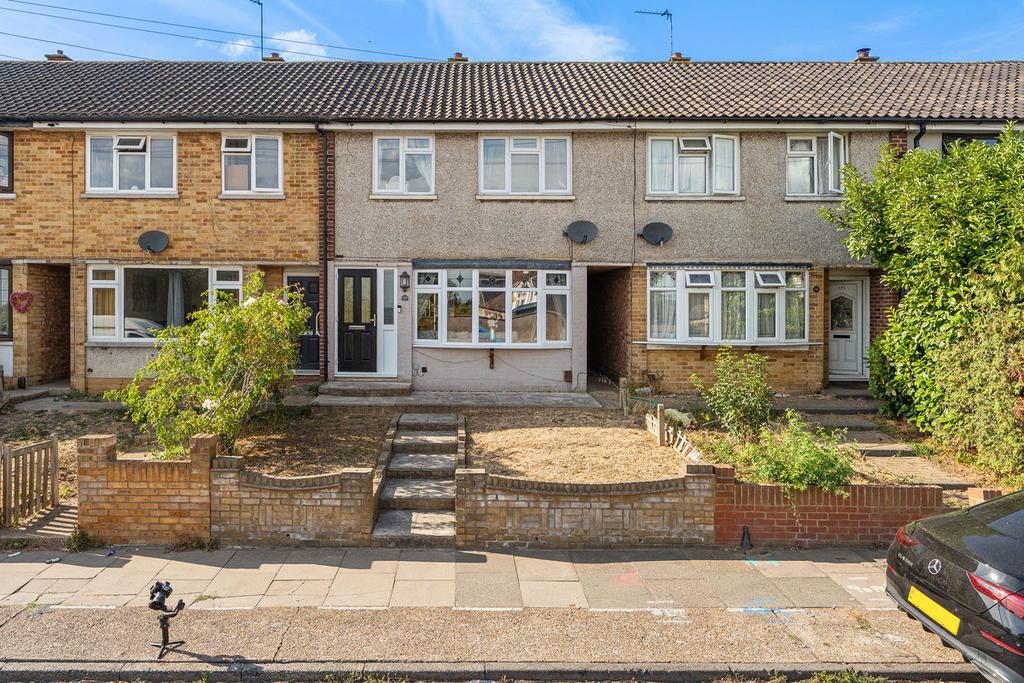 3 bedroom terraced house for sale in Romford on OnTheMarket