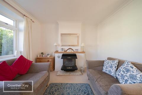 3 bedroom semi-detached house for sale, Ferneydale Avenue, Buxton