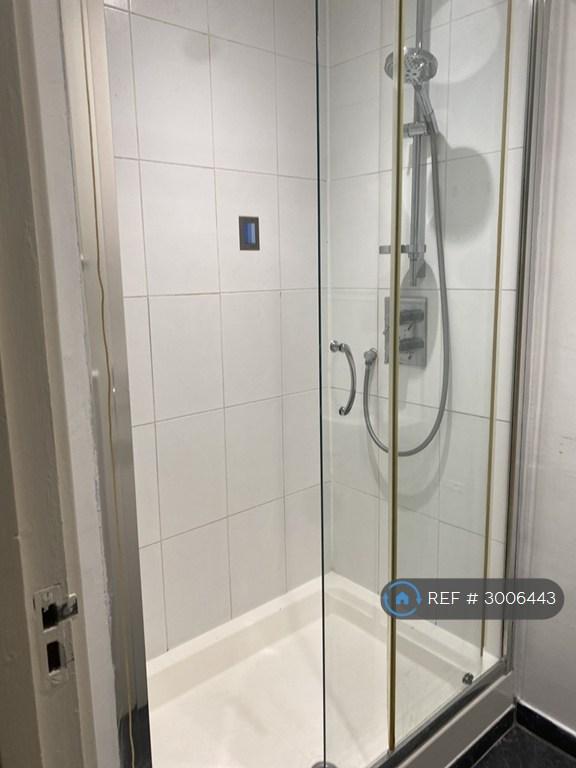 Separate Shower Room