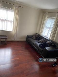 2 bedroom flat to rent, Bishops Drive, Feltham, TW14