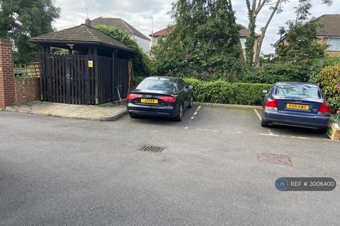 2 bedroom flat to rent, Bishops Drive, Feltham, TW14