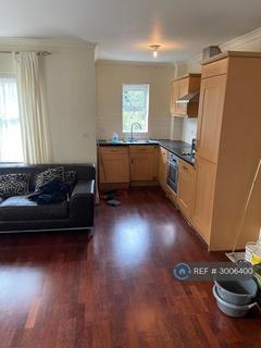 2 bedroom flat to rent, Bishops Drive, Feltham, TW14