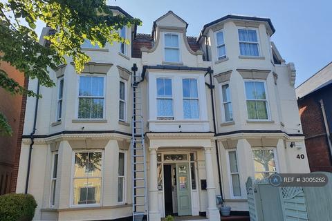 Studio to rent, Kirkley Cliff Road, Lowestoft, NR33