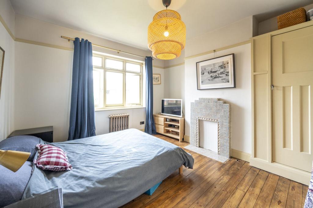 Bedroom, fireplace