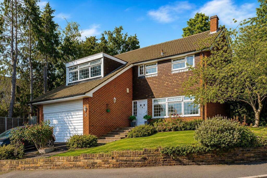 Detached house exterior, driveway, garage