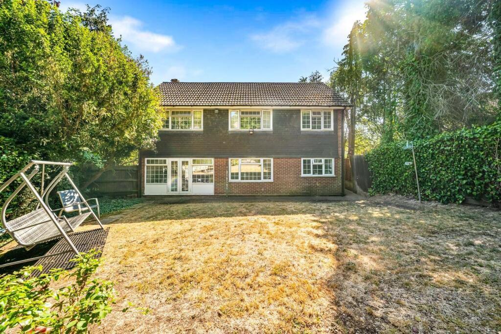 Detached house exterior, garden