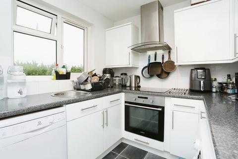 1 bedroom apartment for sale, Oak Apple Court, London, SE12