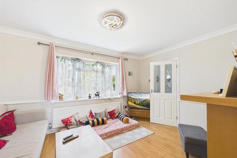 3 bedroom terraced house for sale, Thame Road, Aylesbury HP21