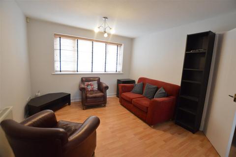 3 bedroom flat to rent, Upper Moss Lane, Manchester M15