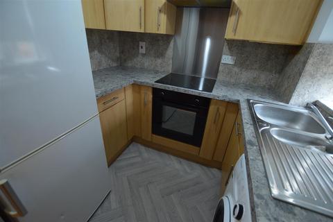 3 bedroom flat to rent, Upper Moss Lane, Manchester M15
