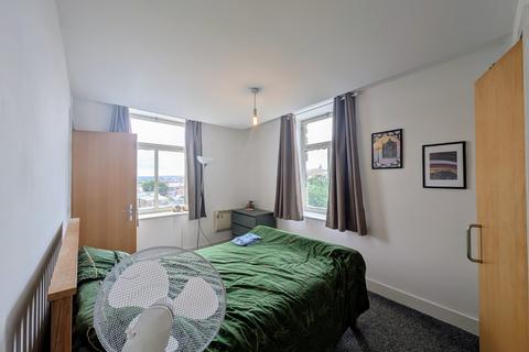 2 bedroom flat for sale, Textile Street, Dewsbury, West Yorkshire, WF13