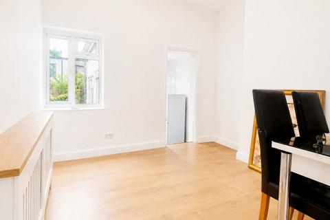 2 bedroom flat to rent, Thornton Heath CR7