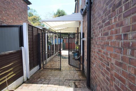 3 bedroom semi-detached house to rent, Laneside Road, Manchester