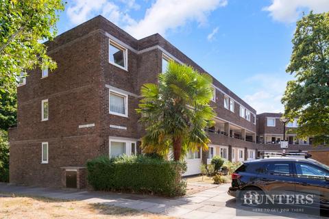 Augustus Close, Brentford