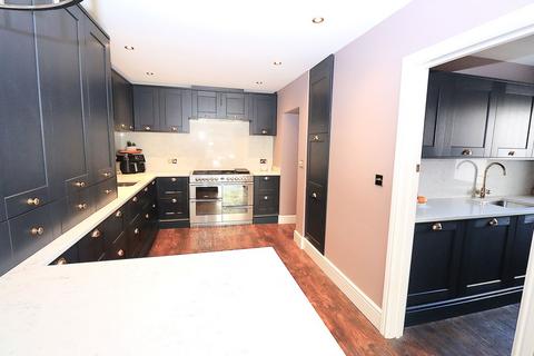 4 bedroom detached house for sale,  Chingford Avenue, FARNBOROUGH GU14