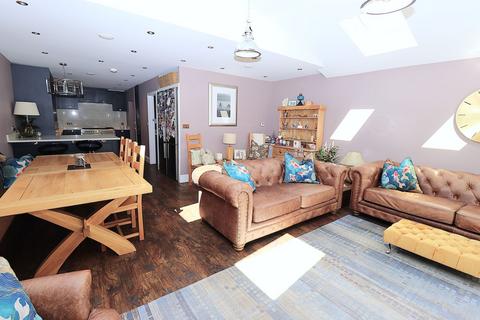 4 bedroom detached house for sale,  Chingford Avenue, FARNBOROUGH GU14