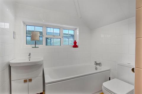 3 bedroom detached house for sale, Shirley Avenue, Sutton