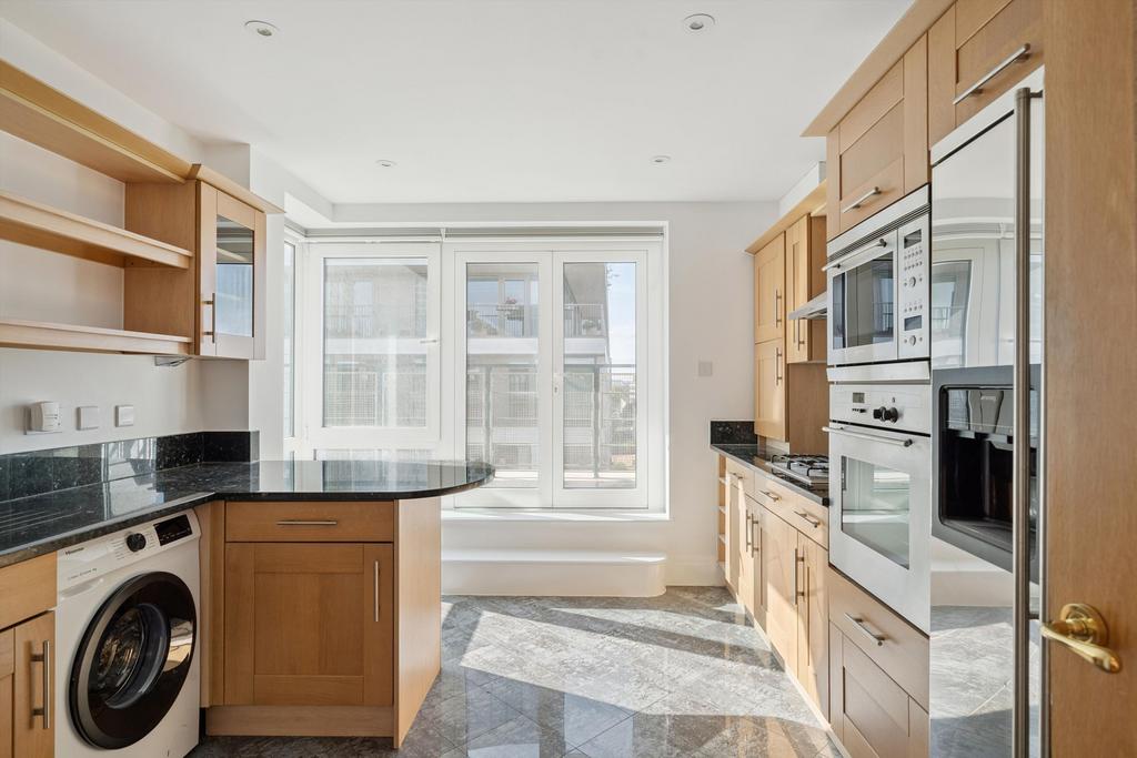 Apartment in London, Royal Borough of Kensington and Chelsea - View 3