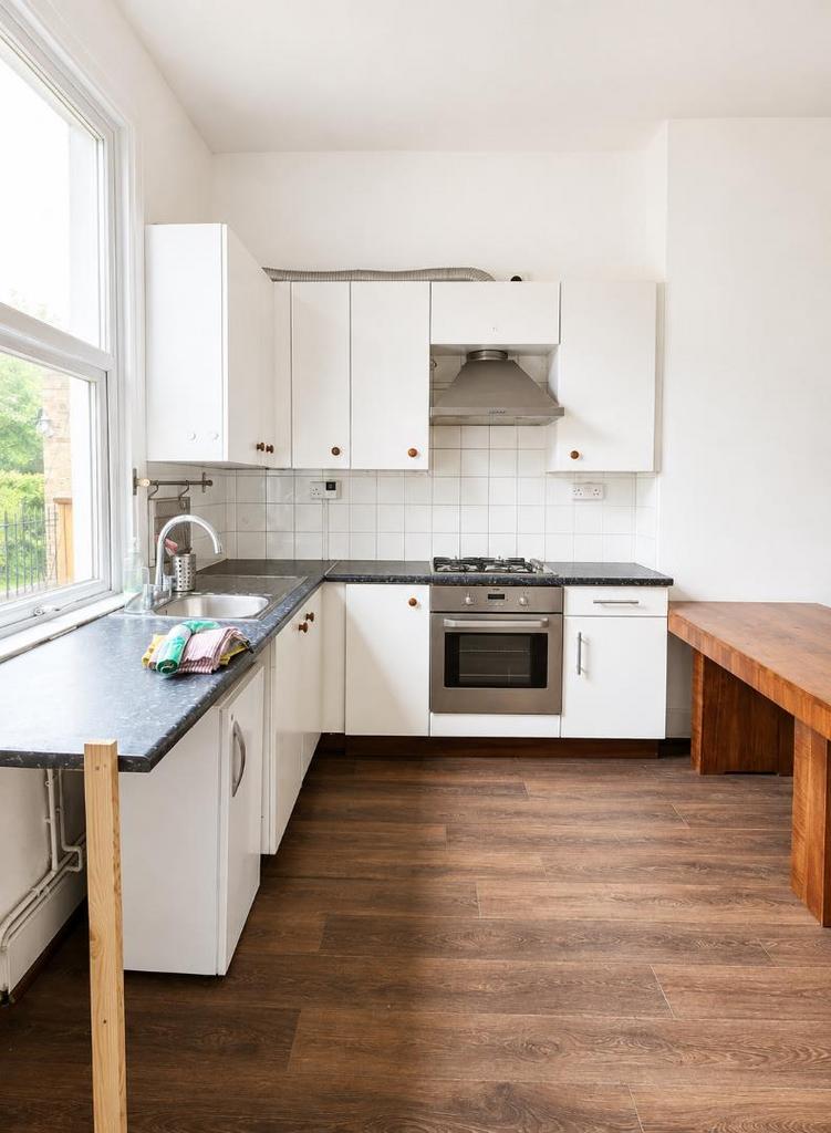 Apartment in London - View 3