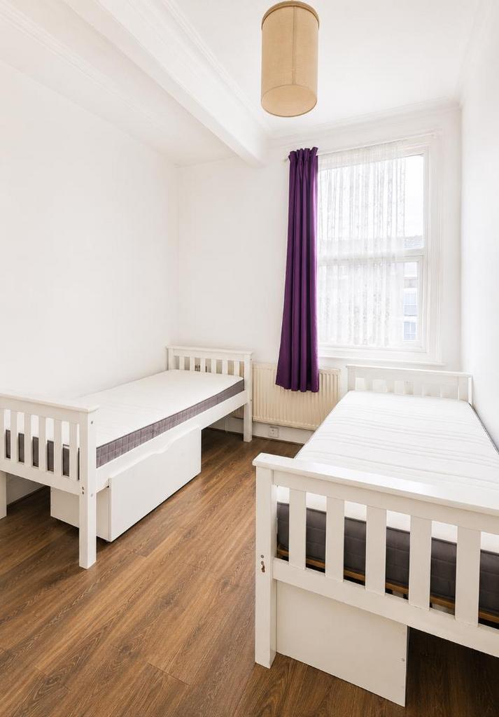 Apartment in London - More