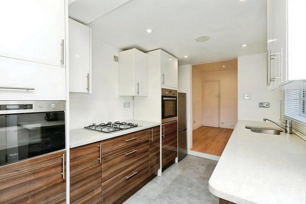 House in Bromley - View 2