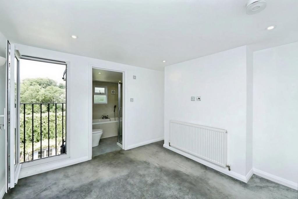 House in Bromley - View 3