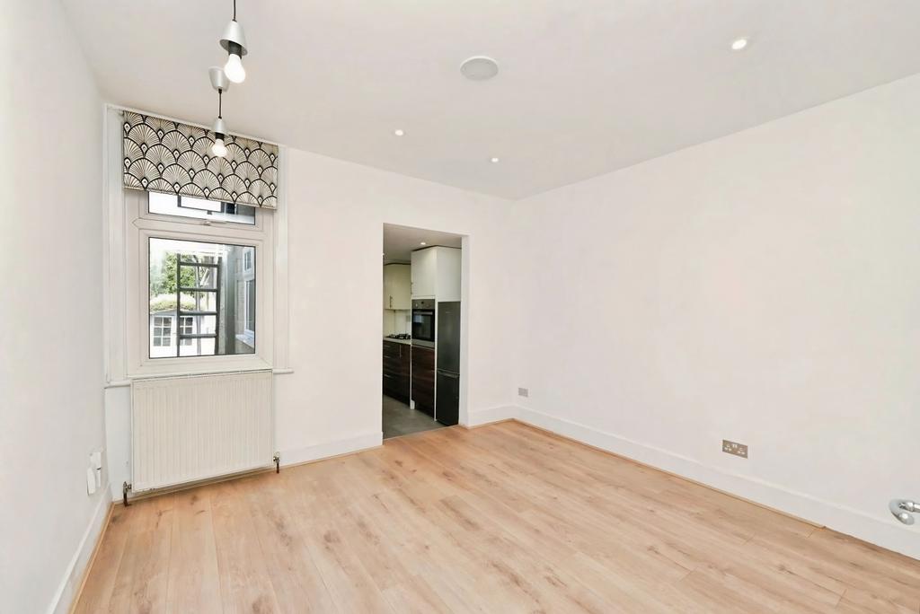 House in Bromley - View 4