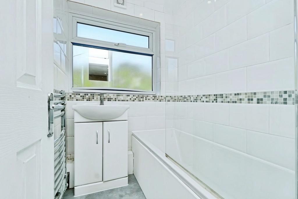 House in Bromley - More