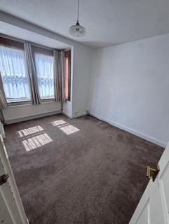 3 bedroom semi-detached house to rent, 46 Kitchener road, High Wycombe, HP11