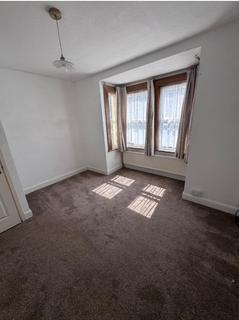 3 bedroom semi-detached house to rent, 46 Kitchener road, High Wycombe, HP11