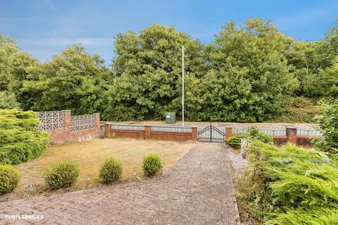 3 bedroom detached house for sale, London Road, Flint, CH6