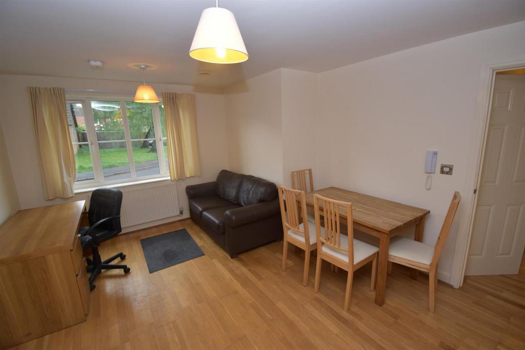 Apartment in Kenilworth - View 2