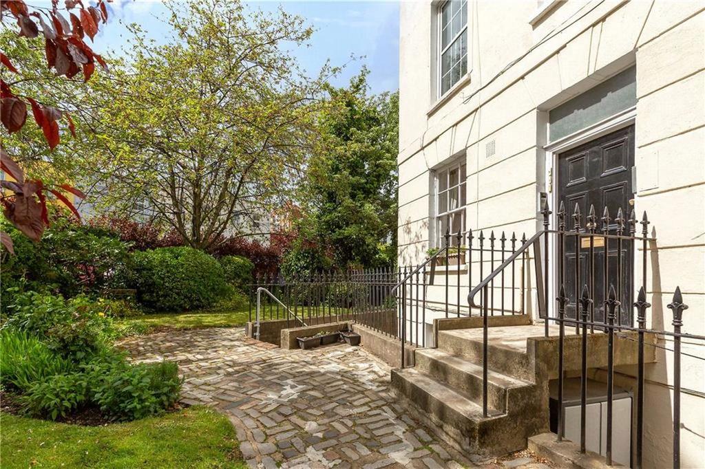 Apartment in London - View 3