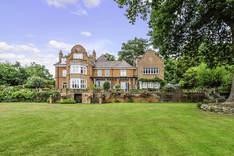 3 bedroom apartment to rent, Stoneswood Road, Oxted RH8