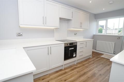 3 bedroom detached bungalow to rent, Cavendish Drive, Eldwick