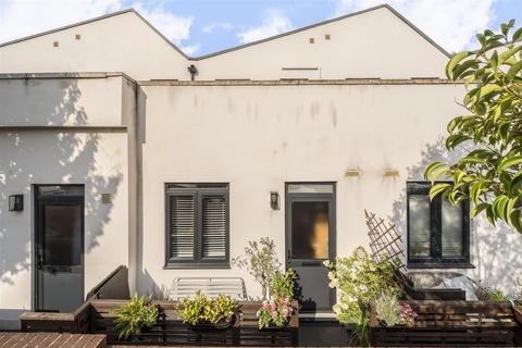 Manhattan Apartments, Clifford Road, Walthamstow, London, E17