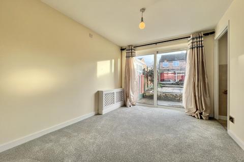3 bedroom semi-detached house to rent, Yew Lane, Garforth, West Yorkshire, LS25