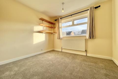 3 bedroom semi-detached house to rent, Yew Lane, Garforth, West Yorkshire, LS25